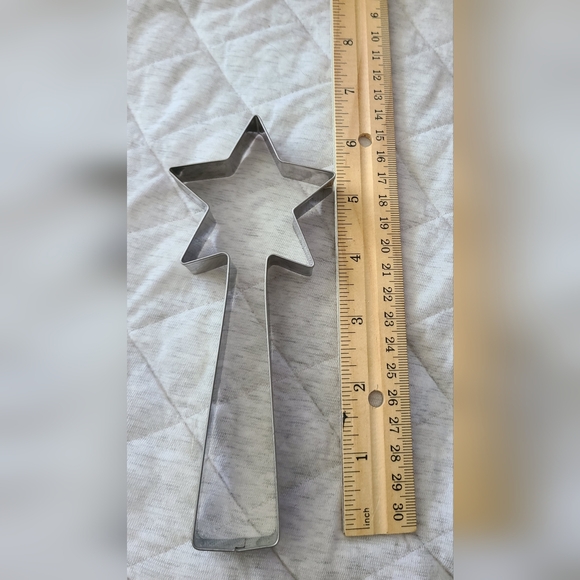 BRAND UNKNOWN | FOUR SET COOKIE CUTTERS - Picture 3 of 11